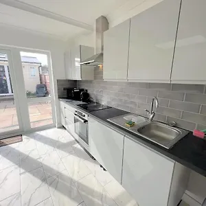 Deluxe Ringwood * Sutton (Greater London)