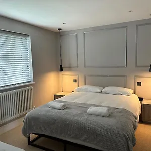 A Luxury 2 Bedroom