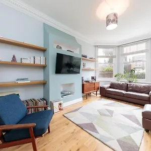 Bright & Spacious Modern 2 Bedroom Apartmán *