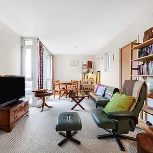 Modern Flat Wbalcony & View, East *