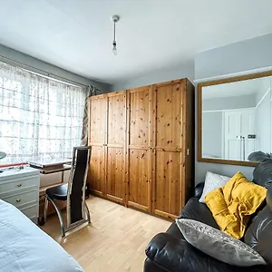 Spacious Double Bedroom In Shooters Hill *