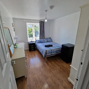 Cozy Double Bedroom In Zone 1-2 *