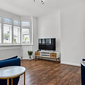 3br Home/fast Wi-fi/ Quiet Road * Лондон