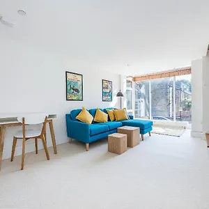 Hidden Gem In Chiswick, Stylish 1 Bedroom House *
