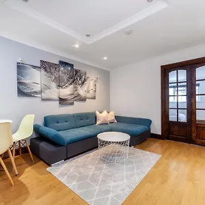 Apartment Bright 1 Bedroom Wpatio, Next To Westfield Centre London