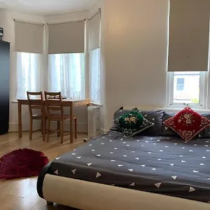 Penzion Luxury Extra Large Double Bedroom Near The St Street