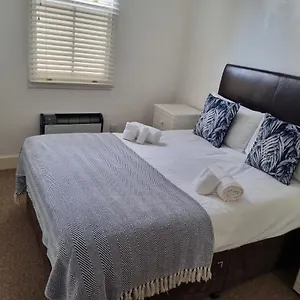 Stunning 2 Bed/2 Bath Flat In Waterloo,