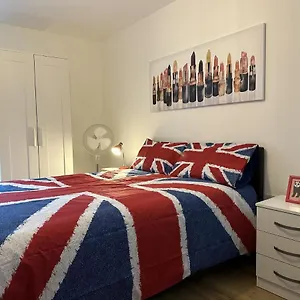Accommodatie bij particulieren Modern, Large Independent With En-suite Bathroom In Private Owned Londen