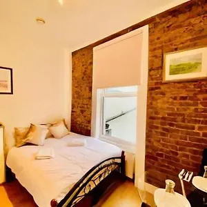 One Bed In Apartment