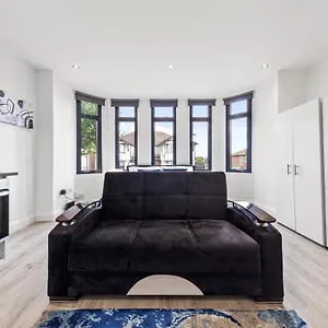Apartment Comfy 1bdr - 30mins To Ldn - Parking