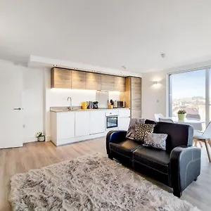 Luxury New 2 Bed/2 Bathroom Flat With Balcony Appartamento *