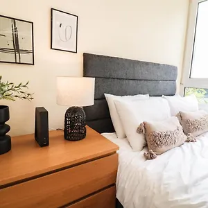 Apartment Cosy Property Right By Warren Street Station! Free Wifi! London