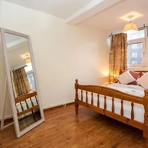 Spacious Near With Smart Tv Homestay *