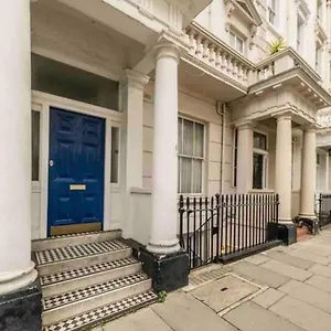 Entire 2 Bedrooms Flat In Victoria, Apartment