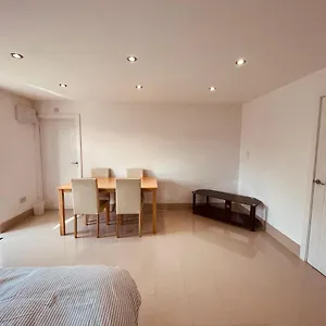 Large Studio Flat C Near Heathrow * Hillingdon