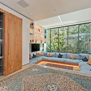 Amazing South Kensington Mews House By Underthedoormat