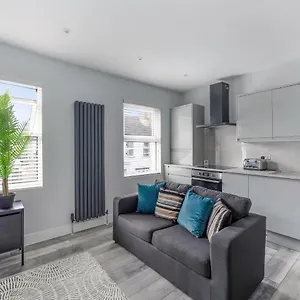 Elegant Croydon - Location - Easy Access To Bridge And Gatwick Airport Apartment London