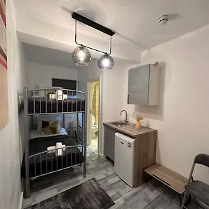 Suites - Cr0 London