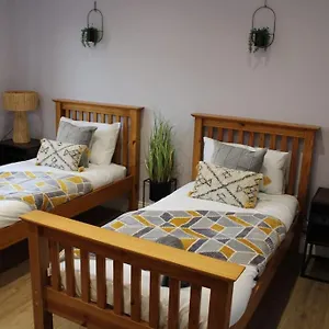 Lavish Near Wembley Stadium *