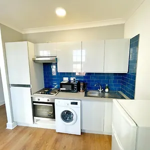 Apartment 1 Bedroom Gem, Prime Location. London
