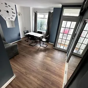Апартаменты 18 Min To 5 Min Walk To Abby Wood Лондон