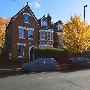 2 Bedroom Floor Flat, West Dulwich Free Street Parking London