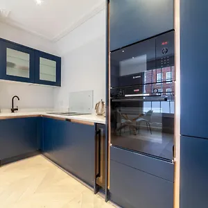 Bright King's Cross 2 Bedroom Flat With Patio Apartman