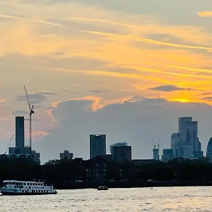 Riverside Premium Double Garden View E14