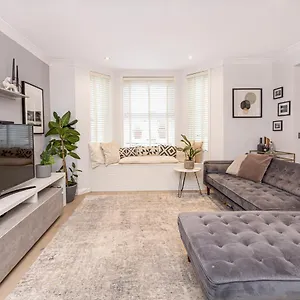 Апартаменты Stunning 2br Flat Wprivate Garden, Kilburn *