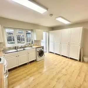 5 Bedroom House In Da7 *