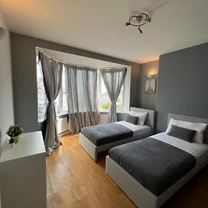 Gæstehus Stunning House 15 Min From Wembley Arena London
