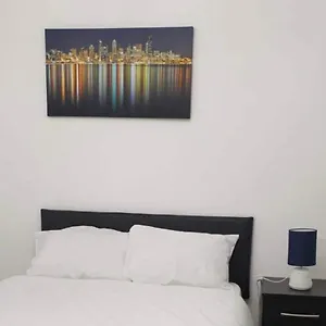 Modern Stylish Two Bedroom Appartamento *