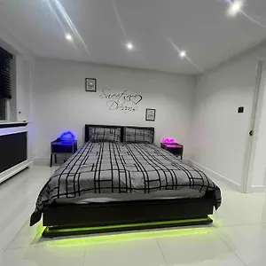 Stylish Maida Vale Modern Apartment *