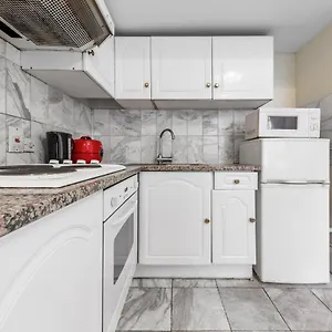 Apartment In Baker Street *