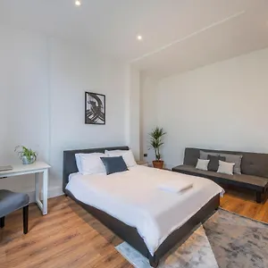 Apartment Spacious Two Bedroom In Camden