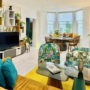 Beautiful 2 Bed Flat In South Kensington شقة *