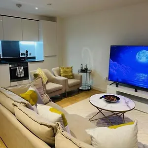 Luxury 2 Bed In Colindale * Hendon