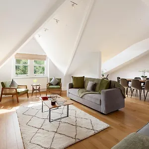 Apartment Lovely With Park Views *