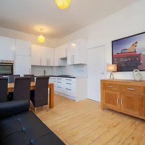 Comfortable 2 Bedroom In Tooting *