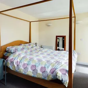 Beautiful & Vibrant 2bd W Balcony - Hackney! * London