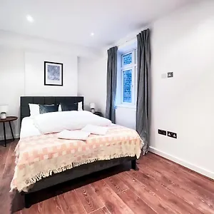 Prime Location Camden Luxury Sleeps 6 London