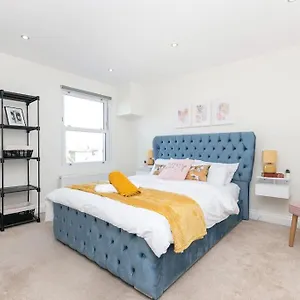 Apartment Stunning S/wimbledon Flat W/parking In London, Uk *