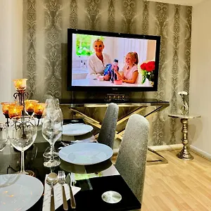 Newday - Chelsea Apartment London