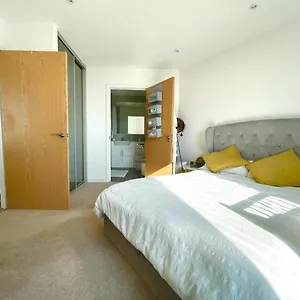 Stylish 1-bedroom With Stunning Views