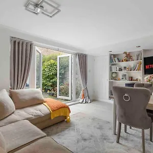 Little Venice Garden Apartment