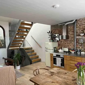 Apartment Gorgeous House In West - 2 Bedroom 2 Bath *