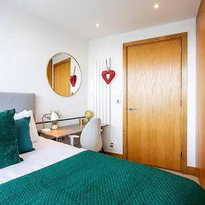 Panoramic Balcony Luxury Apartment London