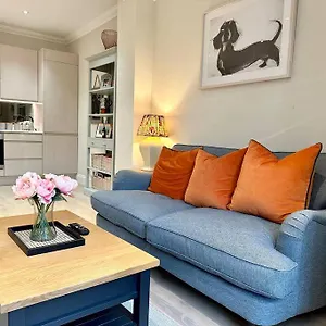 2 Bed Garden - Piccadilly Line Apartment
