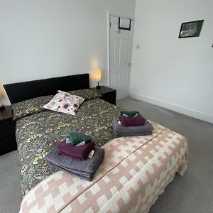 Double Bedroom In Sudbury Hill Wembley - 10 Mins From Wembley Stadium Guest house
