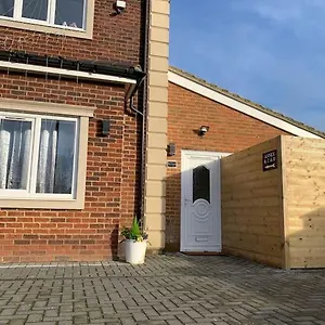 C, A One Bedroom Flat In South London * Carshalton